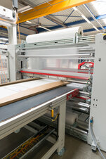 Kraft Maschinenbau Fitting assembly machine for hinge pockets